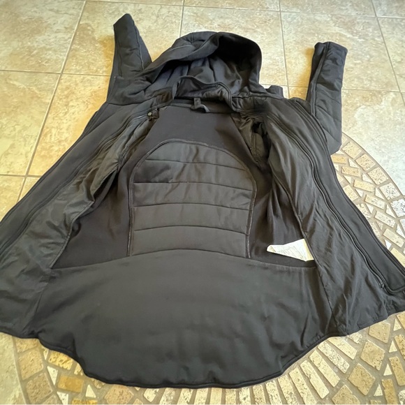 Lululemon extra mile jacket black 8 - Picture 13 of 16